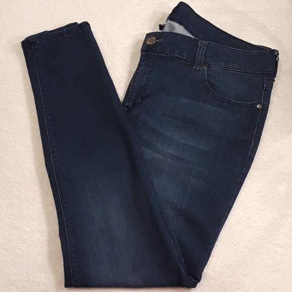 Celebrity Pink High-Rise Ankle Skinny Jeans. Women's Plus Size: W20x29L. - Picture 5 of 9